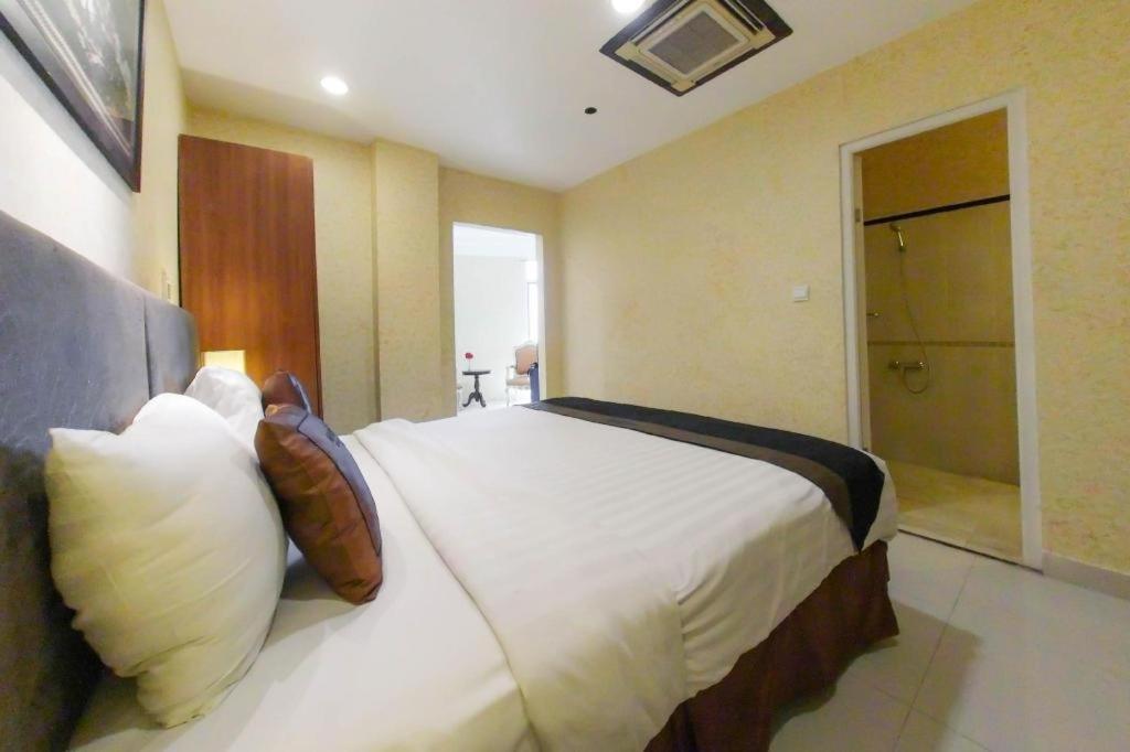 Amos Cozy Hotel Melawai Jakarta Exterior foto