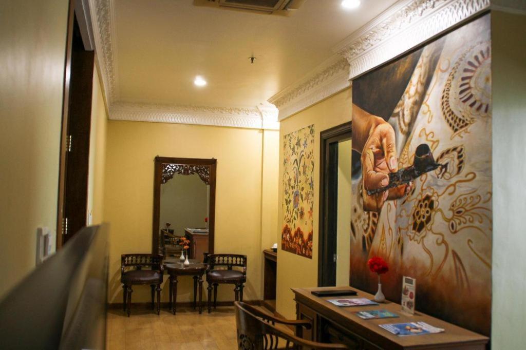 Amos Cozy Hotel Melawai Jakarta Exterior foto