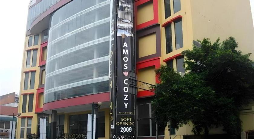 Amos Cozy Hotel Melawai Jakarta Exterior foto