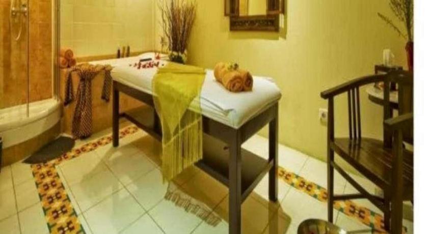 Amos Cozy Hotel Melawai Jakarta Exterior foto