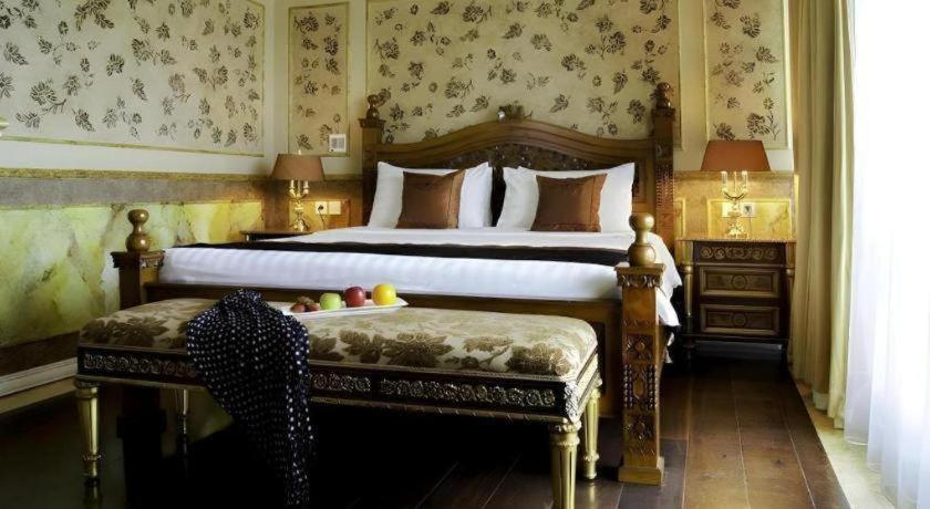 Amos Cozy Hotel Melawai Jakarta Exterior foto